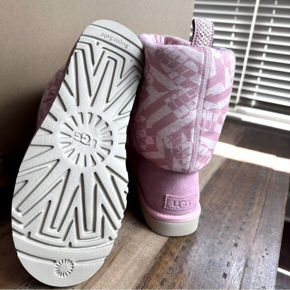 UGG CLASSIC Short Jersey Stripe Boot - Picture 6 of 6